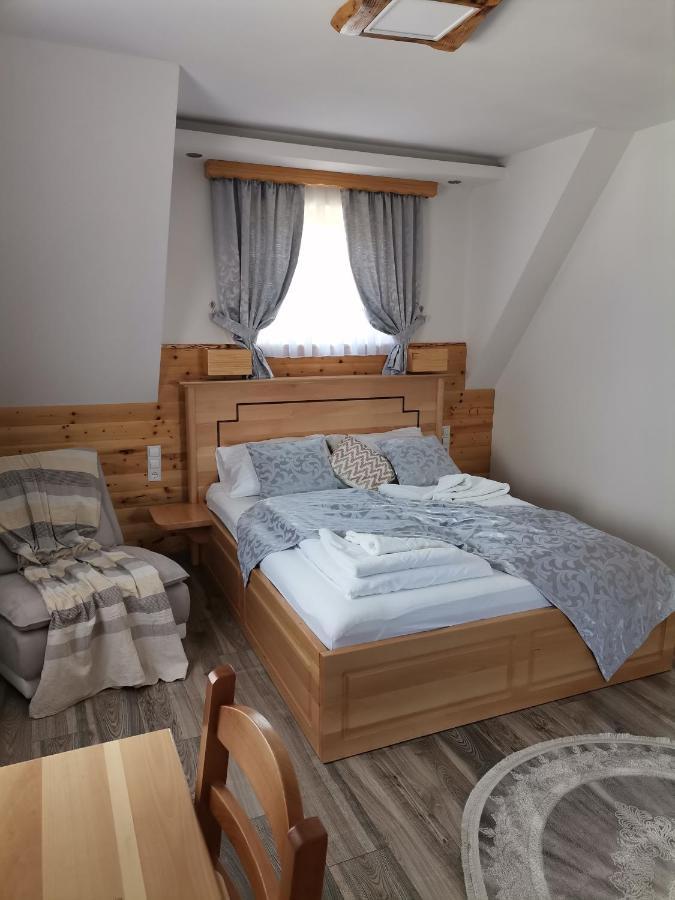 Hotel Pansion House Prijeboj à Plitvička Jezera Extérieur photo